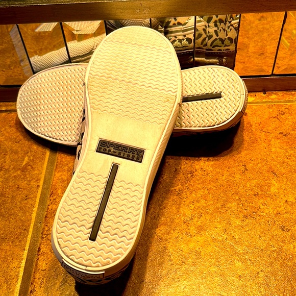 NWOT Sperry Topsider Shoes - Picture 4 of 4